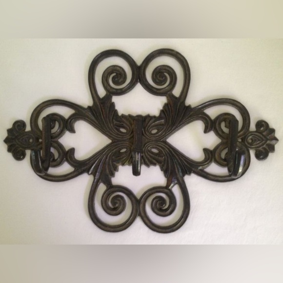 BNIB Southern Living at Home Chelsea Hanger #40497 - Picture 2 of 6